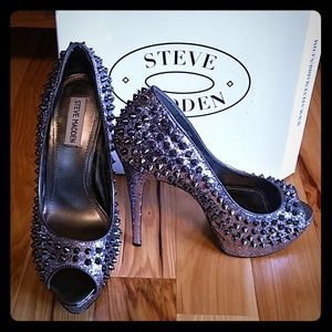 Steve Madden Awwsome pewter size 9